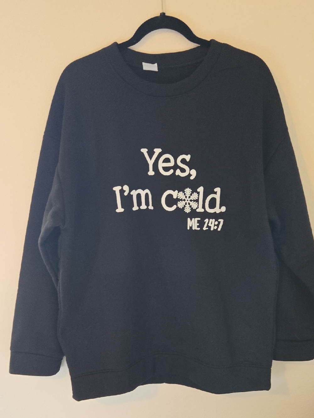 Oversized Black Graphic Sweatshirt "Yes, I'm Cold."